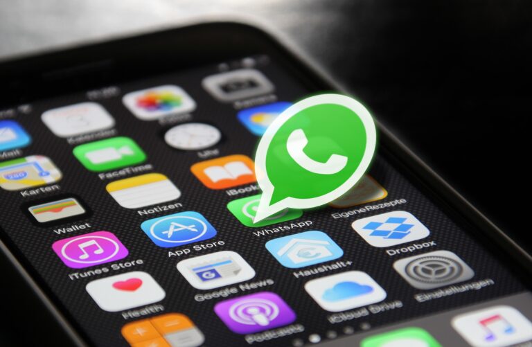 The Power of Communication: WhatsApp’s Features and Applications in the Contemporary World