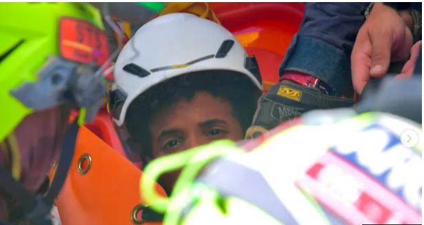 Two boys pulled from Venezuela earthquake rubble among 33 people rescued over weekend
