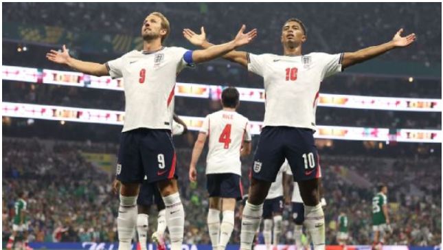 England Hold On at Azteca, Beat Mexico 3-2